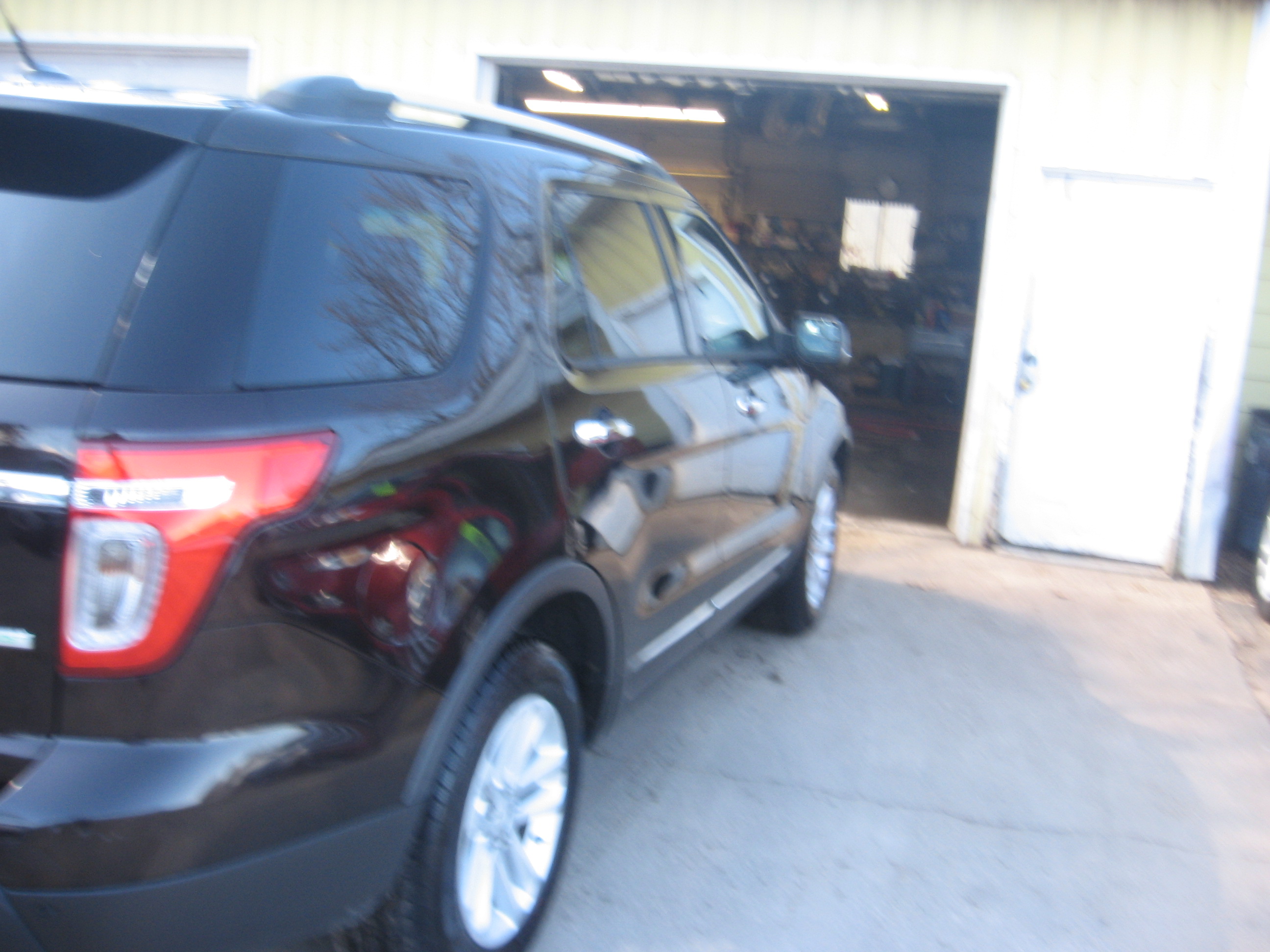 Used 2013 Ford Explorer XLT FWD image 4