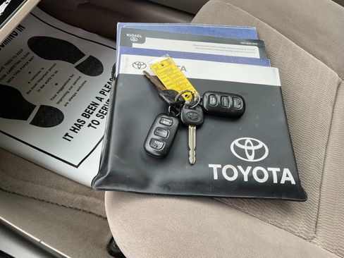 Used 2005 Toyota Camry LE FWD Sedan 2.4L 4-Cyl image 12