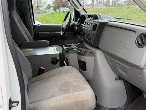 Used 2011 Ford E-250 and Econoline 250 image 7