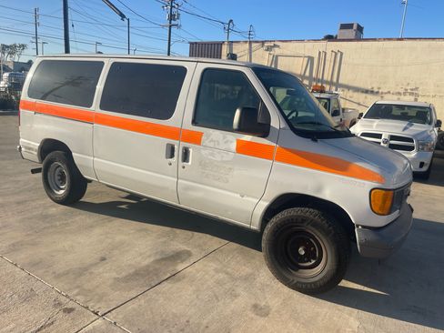 Used 2006 Ford E-350 and Econoline 350 image 1
