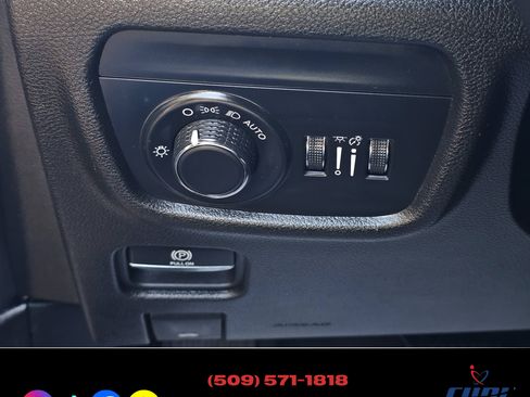 Used 2024 Jeep Grand Cherokee Laredo image 17