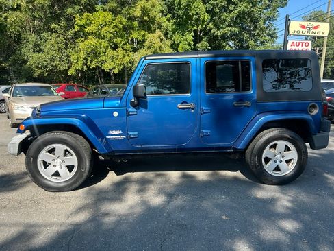 Used 2010 Jeep Wrangler 4WD Unlimited Sahara image 2
