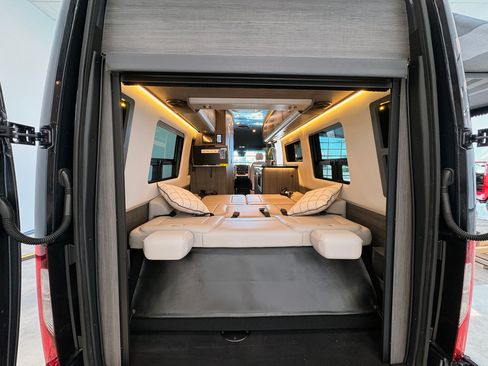 Used 2025 Mercedes-Benz Sprinter 3500 image 51