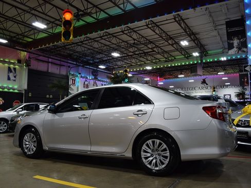 Used 2012 Toyota Camry LE image 12