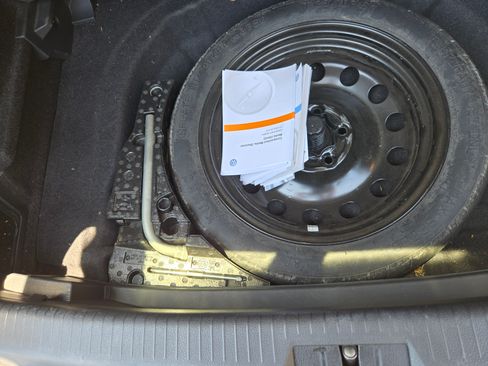 Used 2016 Volkswagen Golf image 29