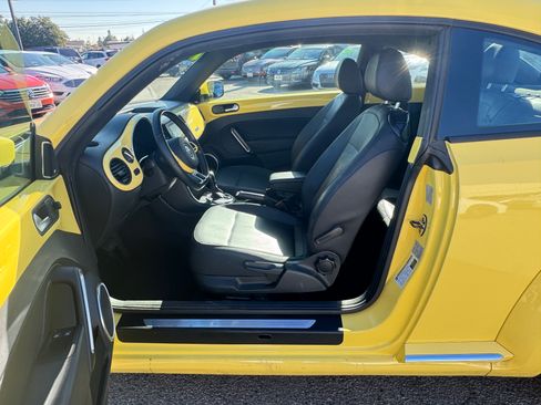Used 2012 Volkswagen Beetle 2.5 image 2