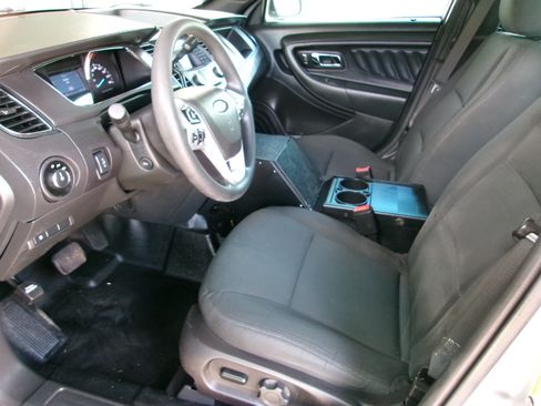 Used 2018 Ford Taurus Police Interceptor AWD image 4