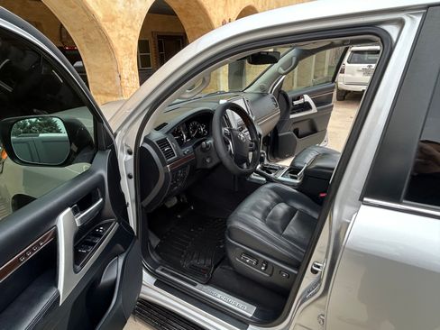 Used 2019 Toyota Land Cruiser AWD/4WD image 6