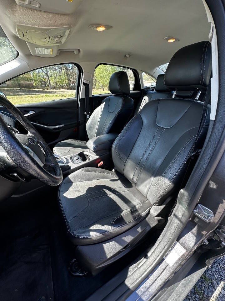 Used 2014 Ford Focus Titanium FWD image 9