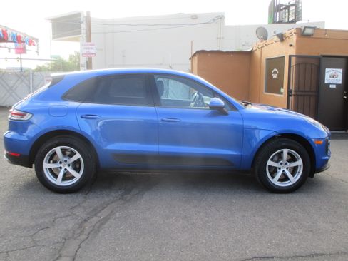 Used 2019 Porsche Macan Sport Utility 4D AWD/4WD image 2