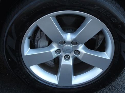 Used 2025 Land Rover Defender 110 S image 8