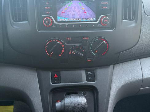 Used 2018 Nissan NV200 SV image 2