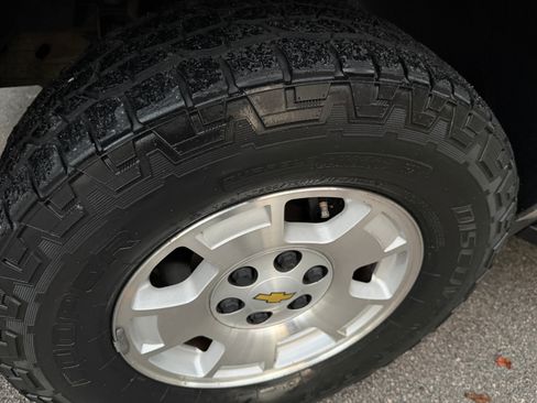 Used 2008 Chevrolet Suburban 4WD image 21