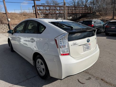 Used 2010 Toyota Prius Four image 7