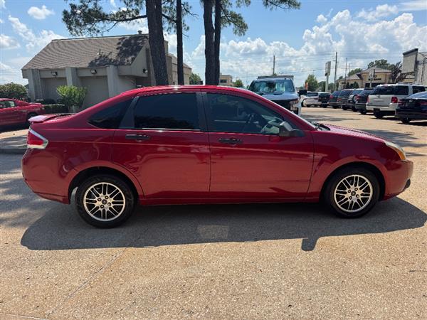 Used 2011 Ford Focus SE Sedan FWD image 4