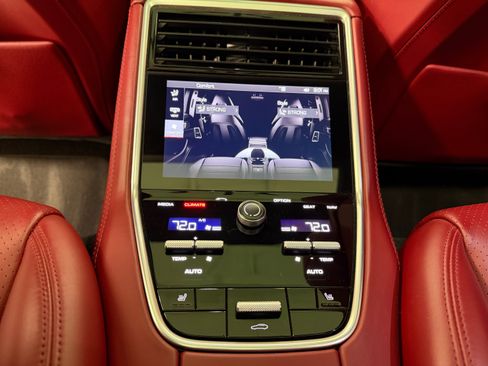 Used 2019 Porsche Panamera GTS image 20