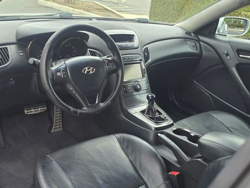 Used 2011 Hyundai Genesis Coupe 3.8 Grand Touring image 20