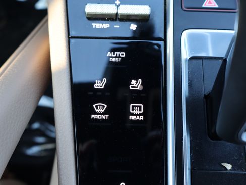 Used 2019 Porsche Cayenne E-Hybrid AWD/4WD image 25