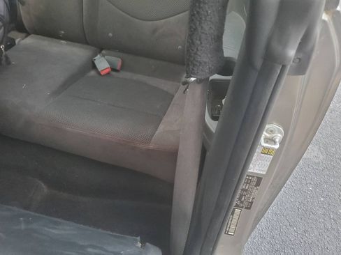 Used 2013 Dodge Challenger SXT image 9