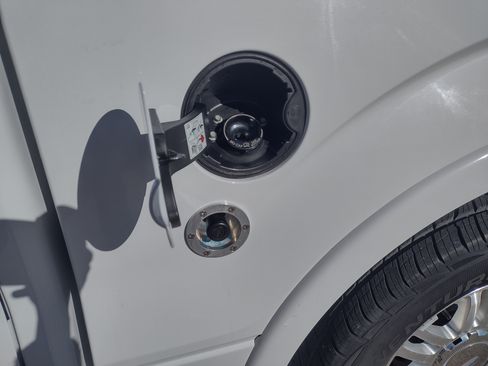 Used 2012 Ford F150 Lariat image 27