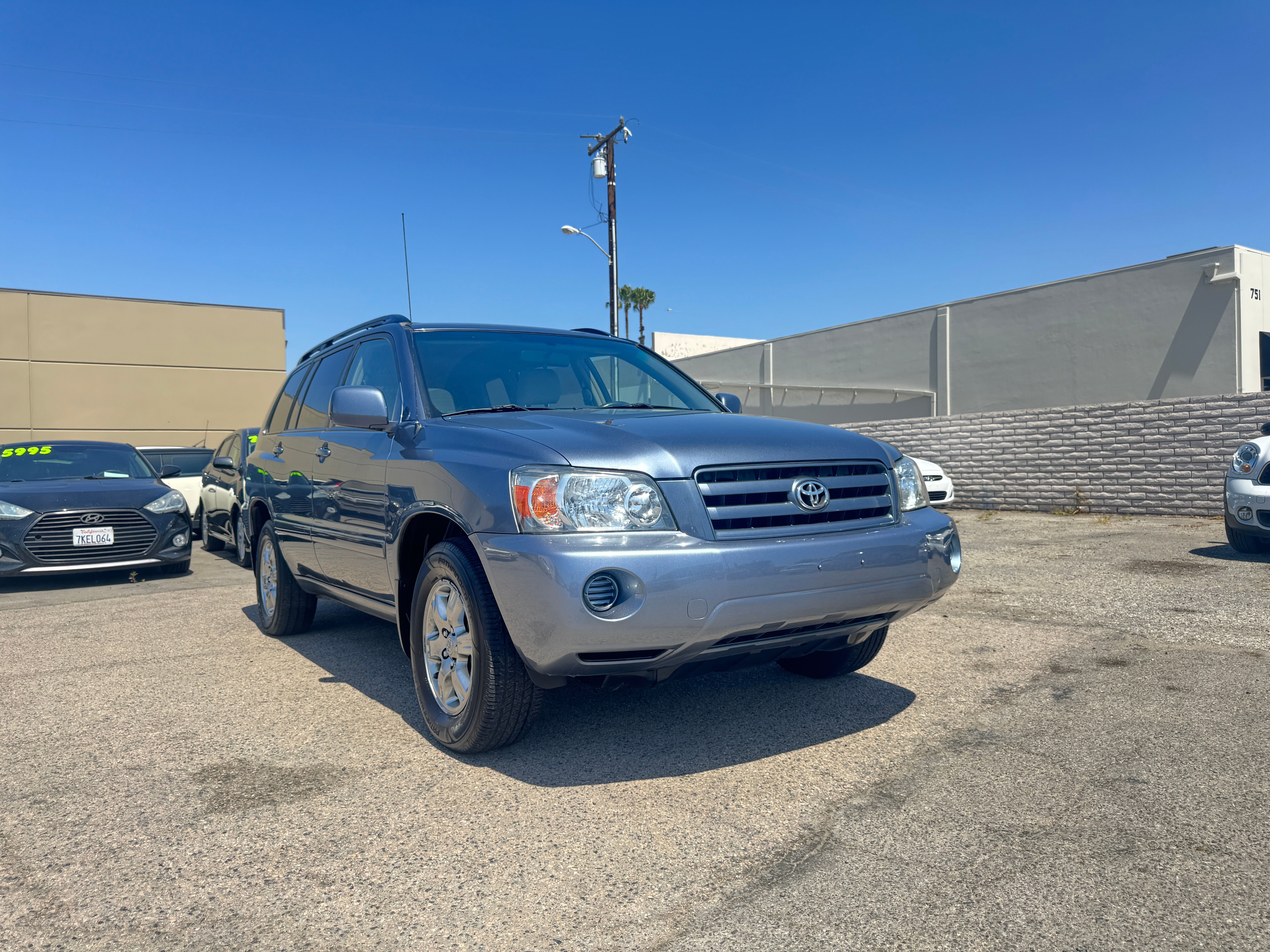 Used 2004 Toyota Highlander w/ 3rd Row FWD image 12