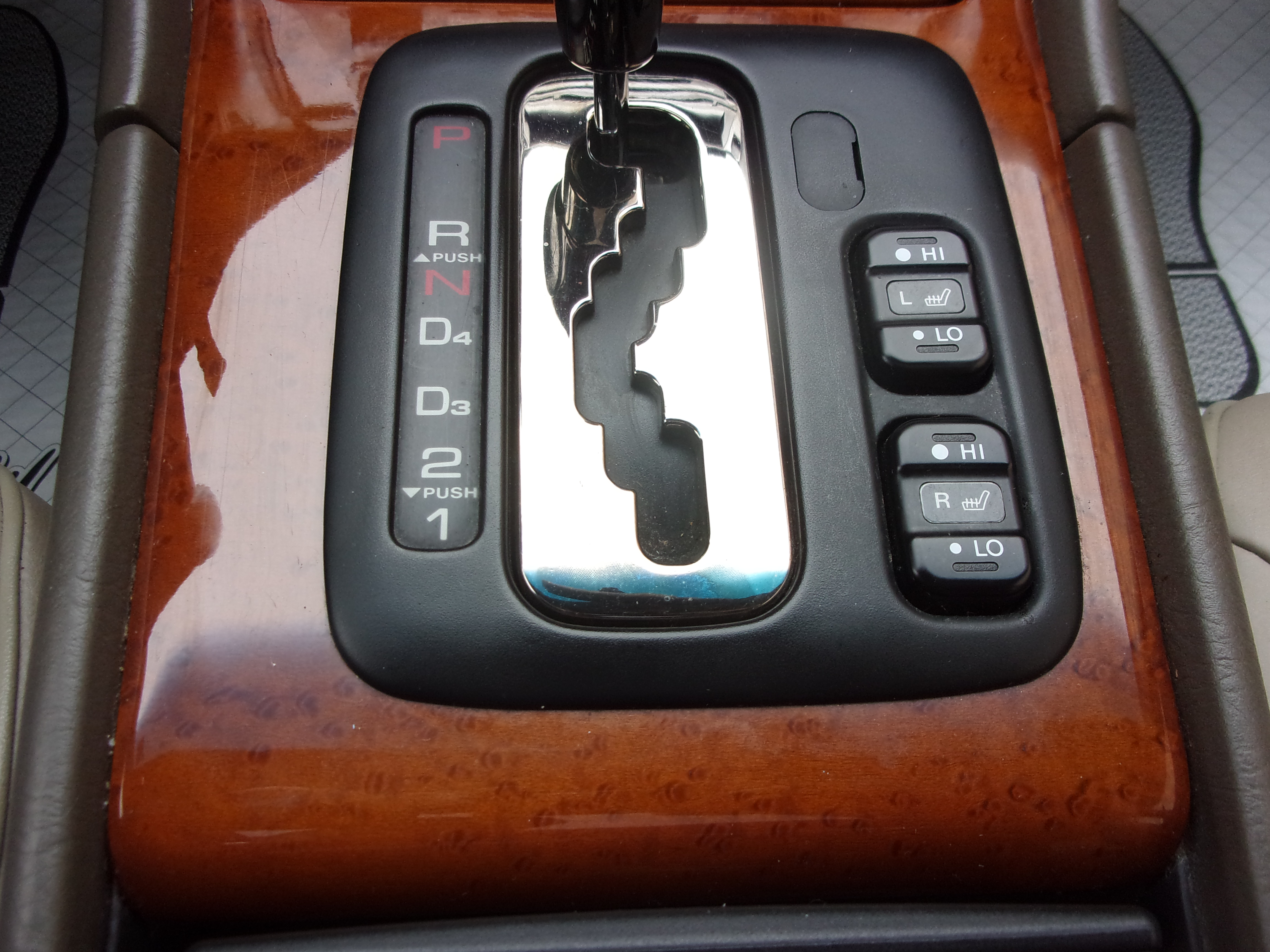 Used 2004 Acura RL w/ Navigation FWD image 11