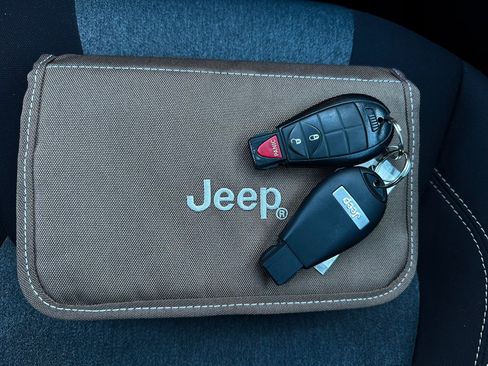 Used 2017 Jeep Cherokee FWD Sport image 31