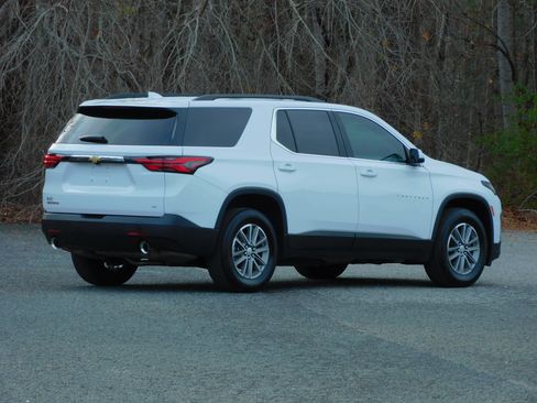 Used 2023 Chevrolet Traverse LT image 8