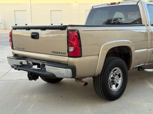 Used 2004 Chevrolet Silverado 2500 LS RWD image 46