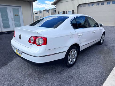 Used 2008 Volkswagen Passat 2.0T Sedan FWD image 5
