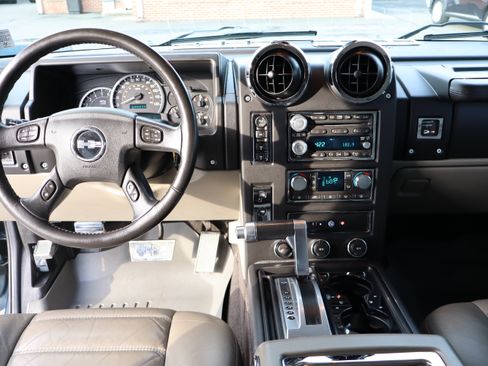 Used 2005 HUMMER H2 Adventure image 19