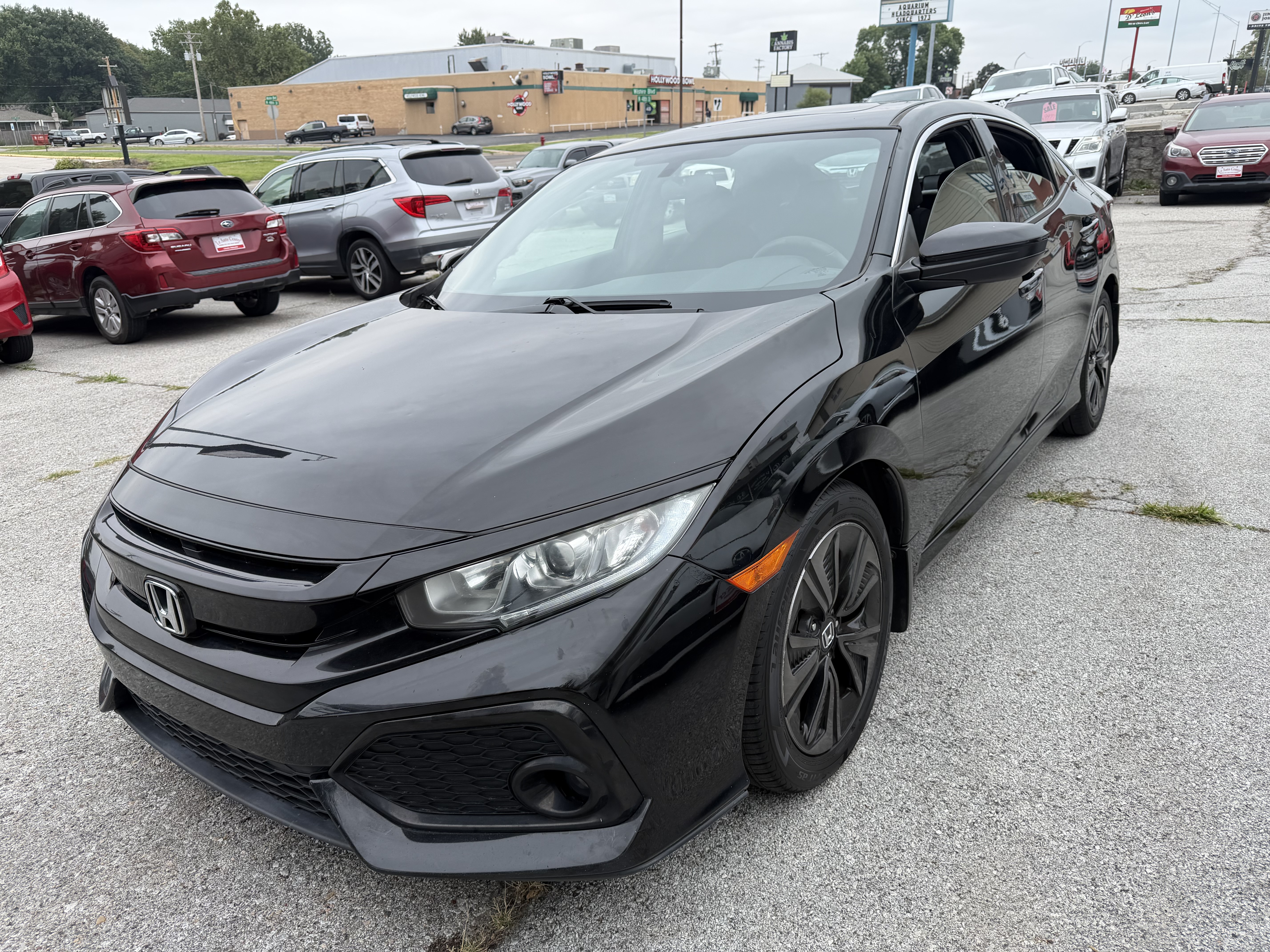 Used 2018 Honda Civic EX Hatchback image 4