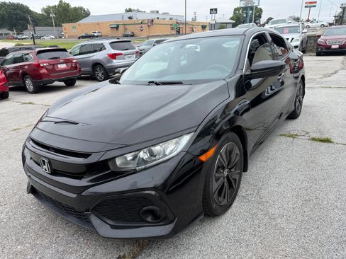 Used 2018 Honda Civic EX Hatchback image 4