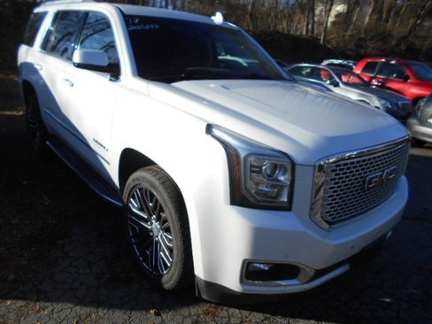 Used 2017 GMC Yukon Denali image 2