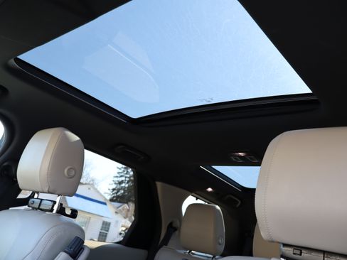 Used 2018 Land Rover Discovery HSE image 39