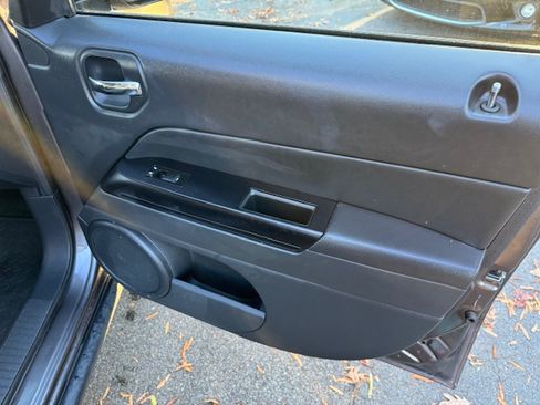 Used 2016 Jeep Patriot Latitude image 15