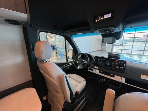 Used 2025 Mercedes-Benz Sprinter 3500 image 11