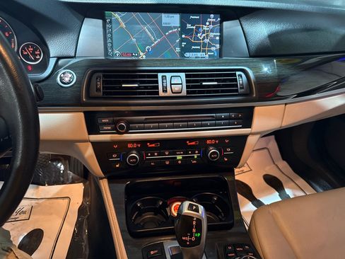 Used 2011 BMW 528i RWD image 16