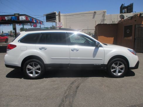 Used 2013 Subaru Outback 2.5i Limited AWD/4WD image 2