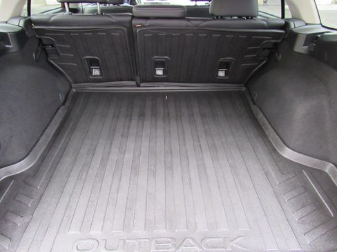 Used 2017 Subaru Outback 2.5i Limited image 19