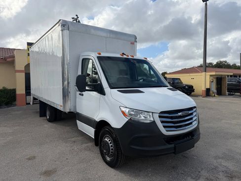 Used 2021 Freightliner Sprinter 3500 image 9