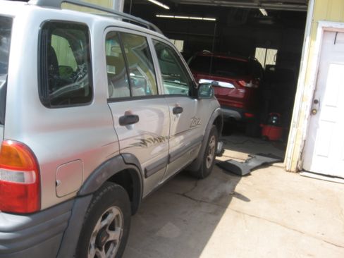 Used 2002 Chevrolet Tracker 4WD ZR2 image 4
