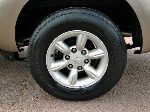 Used 2004 Nissan Frontier XE image 17