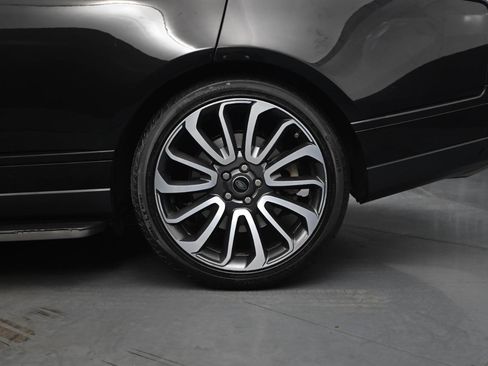 Used 2018 Land Rover Range Rover Supercharged image 12