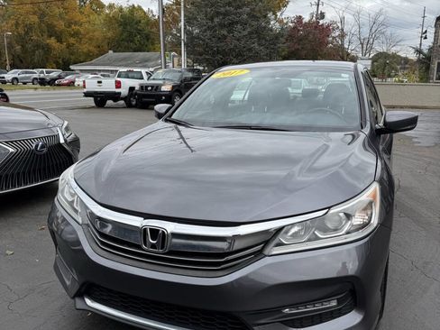 Used 2017 Honda Accord Sport image 3