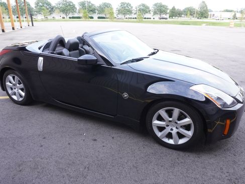 Used 2005 Nissan 350Z Roadster RWD image 7