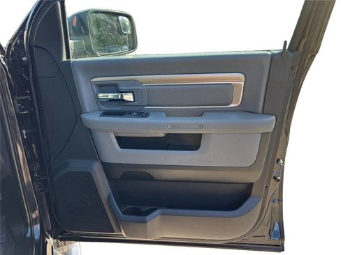 Used 2017 RAM 1500 Classic SLT image 31