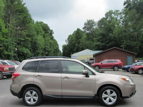 Used 2014 Subaru Forester 2.5i Premium AWD/4WD image 9