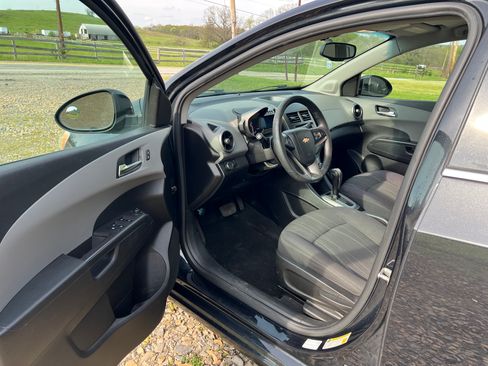 Used 2014 Chevrolet Sonic LT FWD image 3