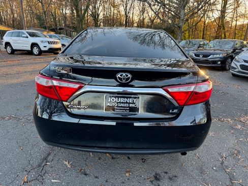 Used 2015 Toyota Camry LE image 3